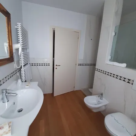 מלון Palazzo Riccucci *