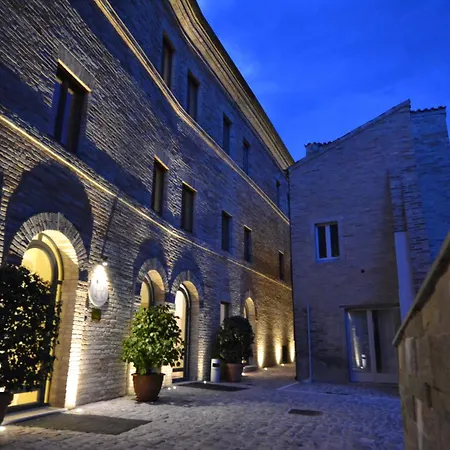 מלון Palazzo Riccucci Montappone