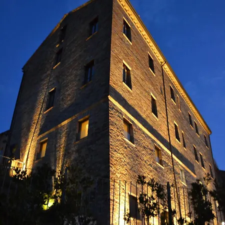 Palazzo Riccucci * Montappone