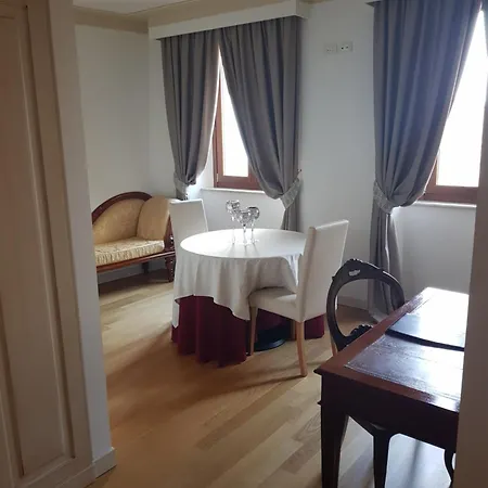 מלון Palazzo Riccucci *